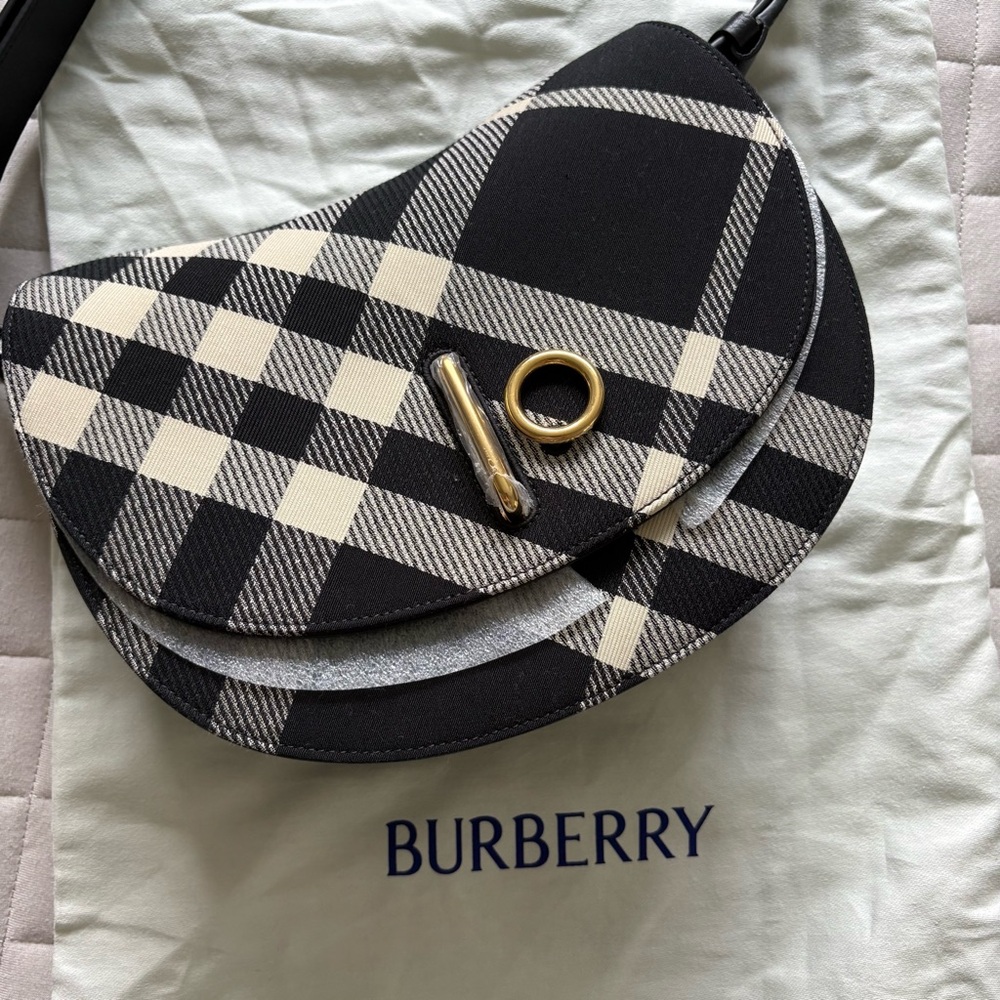 AUTHENTIC Burberry Black & Cream Checkered Shoulder Bag with Gold Closure - Picture 6 of 8